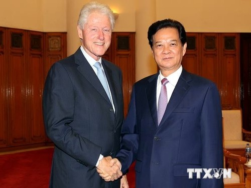 Prime Minister Nguyen Tan Dung receives former US President Bill Clinton - ảnh 1